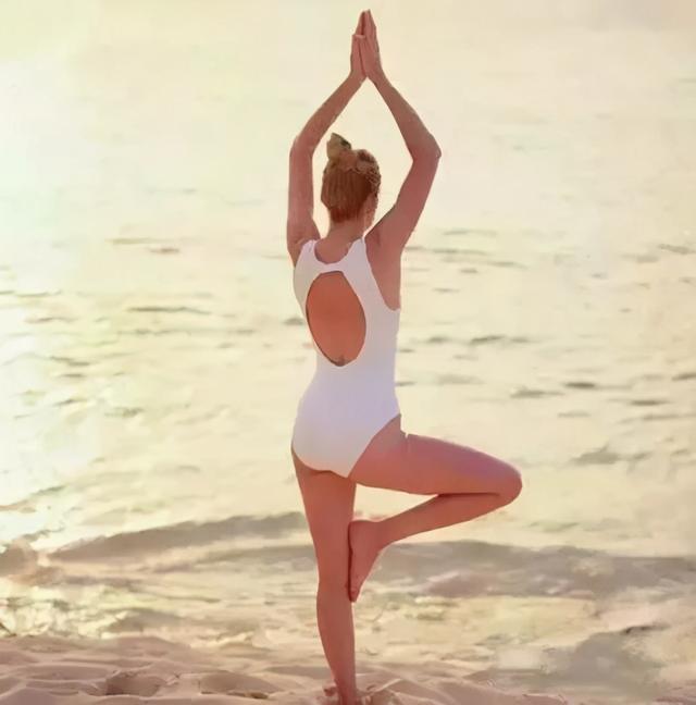 这一跪，降血压，调失眠，骨刺也好了