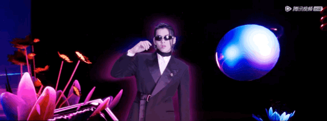 优衣库+Y2K=品牌的科技乌托邦？