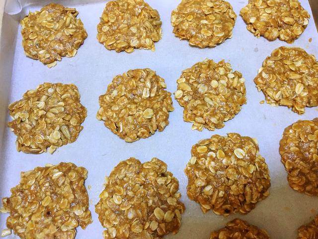 儿子爱吃的红糖燕麦饼，营养又健康，做早餐太合适了