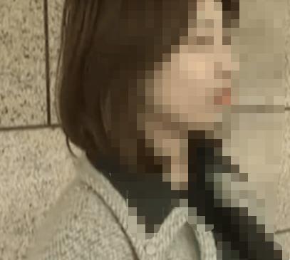 新买的手机突然黑屏，女子坚持要换新机，商家：内部零件都给换