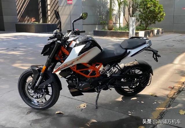 KTM 125 Duke新款亮相 油箱加大续航增长100公里