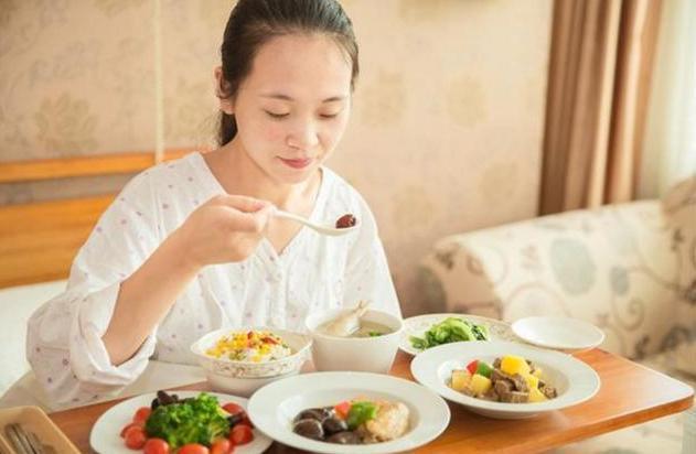 「你的育儿经」一位97年准妈妈的孕妇餐火了，无人照料自己做饭，网友：特别心疼
