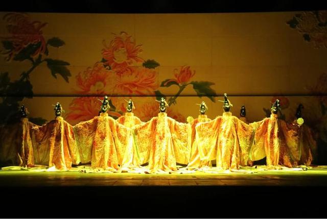 我的天！蔡徐坤、Angelababy、郭麒麟等跑男家族成员齐聚清明上河园！穿宋装、玩穿越，一起揭开这里的神秘面纱|影视交流地