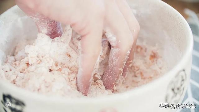 超级宝妈：箱一烤，就能品尝到可口的美食啦