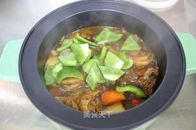 黄焖鸡：肉嫩汤浓香，吃到盆光碗净真满足