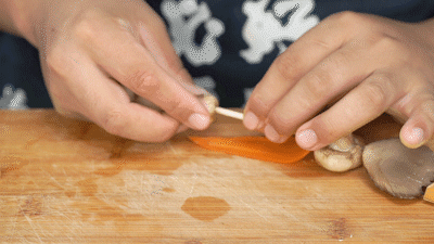 馋了半年，终于吃到了它！肥美的口蘑，清爽的胡萝卜...