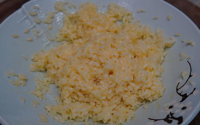 教你做简单的酱油炒饭，不粘锅不糊锅，粒粒分明，颗颗入味