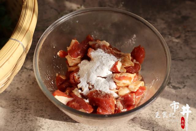 炒孜然羊肉时，羊肉切片还是切块？方法对了，炒出来比吃烤串还香