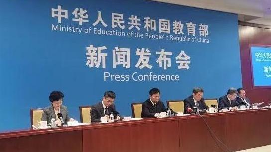 作业|爸爸辅导孩子作业生气捶墙致骨折 家长如何摆脱“恐辅症”