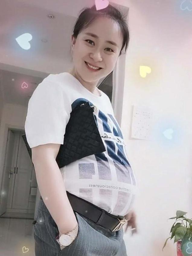【你的育儿经】“豪迈孕妈”穿老公新衣，瞬间化身“大老板”，网友：最美将军肚