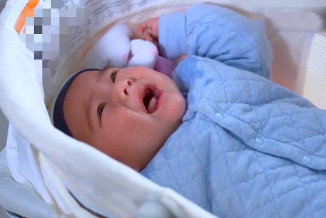 【你的育儿经】婴儿半夜总是“醒来”好几次，宝宝睡眠规律、应对策略，一文讲清