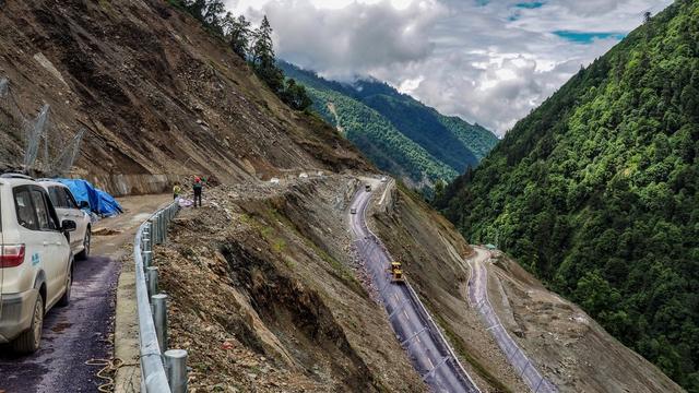 [旅行百事通]中国最美公路系列：最美进藏公路之丙察察
