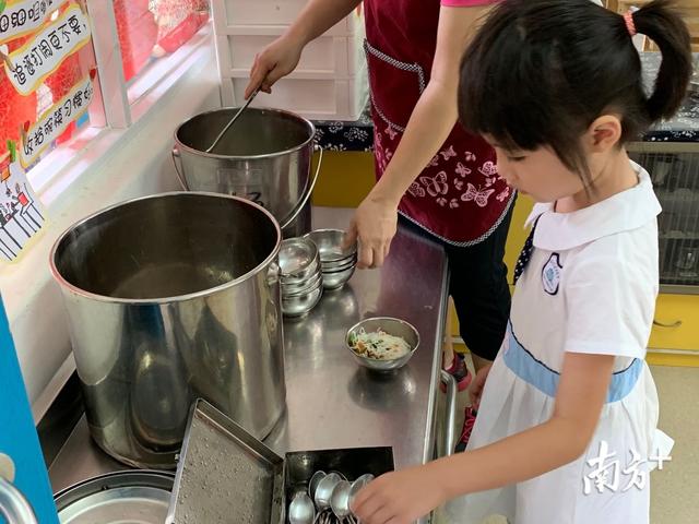 超级宝妈|直击｜广州萌娃返园首日，老师家长“成功交接”