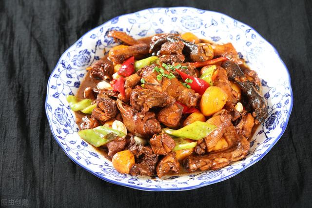 大厨透露：炒鸡肉时，别着急下锅，多做这2步，鲜嫩入味还不腥