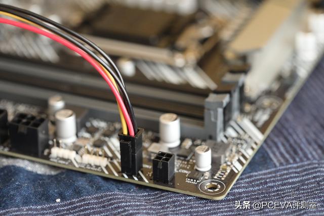 实探英特尔ATX12VO供电新规变化：线缆细了、电源空了