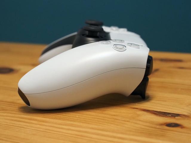 PlayStation 5主机外观快速看，简约设计的散热概念