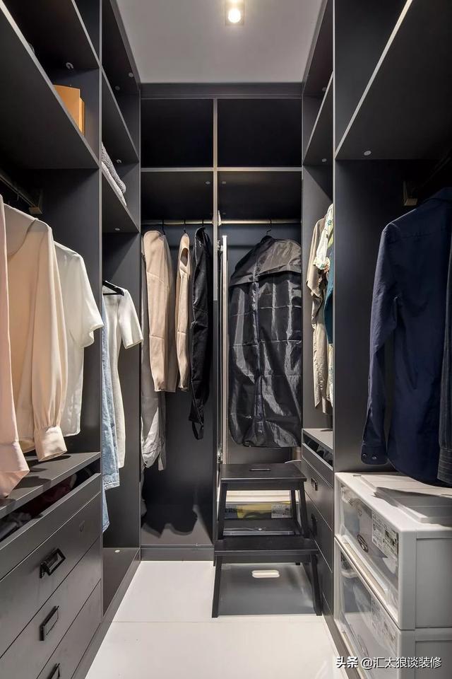 47㎡小户型，客餐厨卫样样全，还有俩卧室和衣帽间，这设计我服