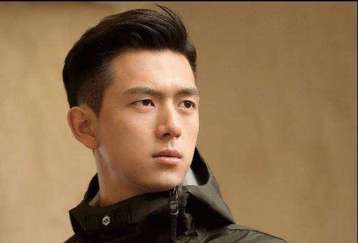 李现分享海上冲浪照片 乘风破浪的男孩爱了爱了资讯早知道