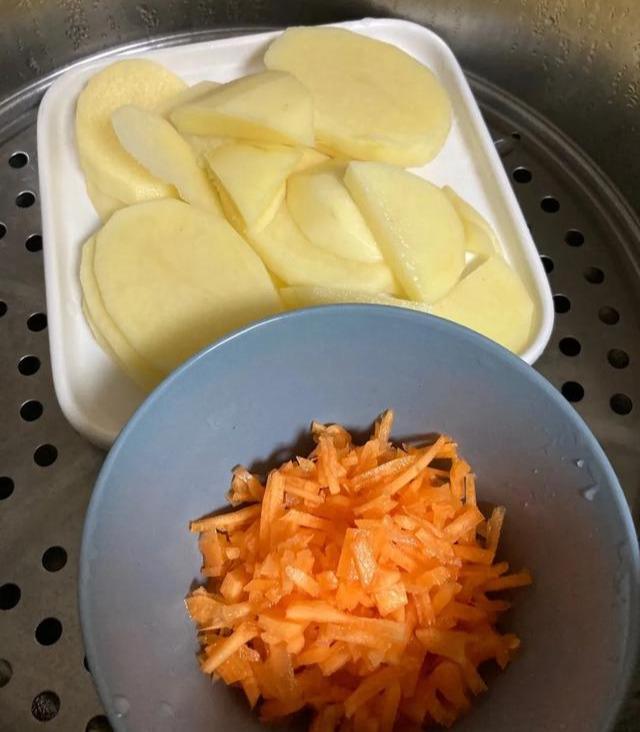超级宝妈|这一道辅食太上头了！怎么吃都不腻！一拌一煎全家都能吃