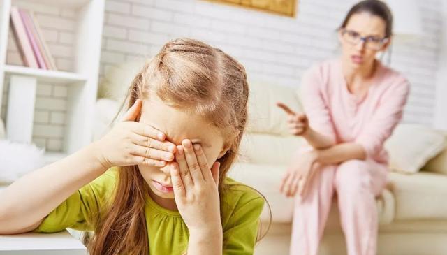 「你的育儿经」复旦教授：当孩子哭泣的时候，家长试试用这7句话代替，别哭了！