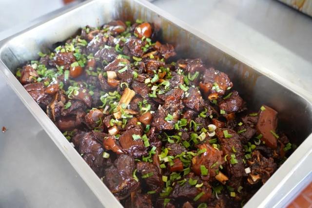 羊肉|在嘉过年：教你做红烧山羊肉