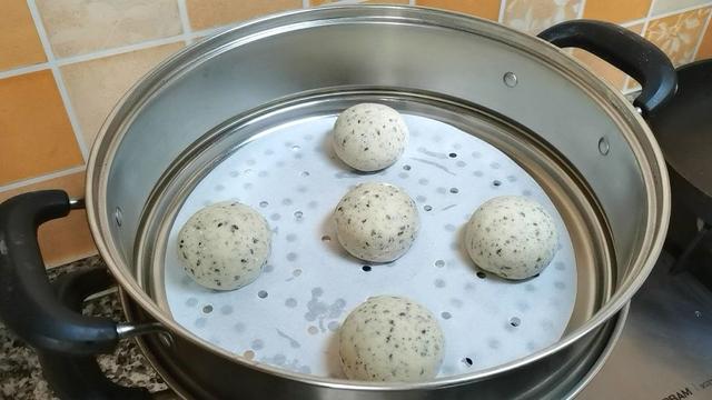 黑芝麻和面粉这样做，好吃营养还丰富，老少皆宜，制作还简单