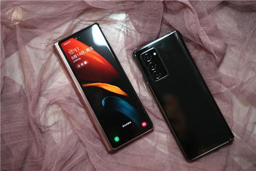 便携性与生产力缺一不可 三星 Galaxy Z Fold2 5G再掀折叠屏热潮