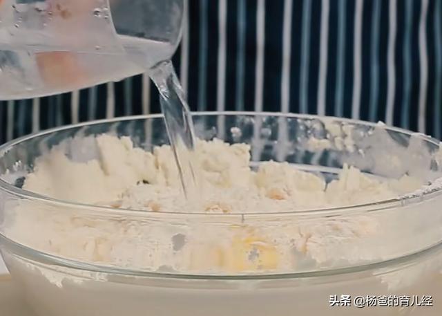 孩子爱吃的刺猬小馒头，造型可爱，软嫩香甜，吃了一次念念不忘