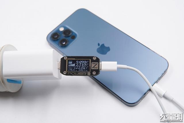 笔记本充电器可以给手机充电吗？iPhone 12 Pro实测