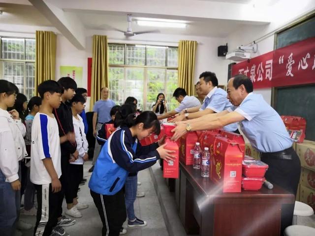 百丈|厚道赣南人的地道赣南味——“百丈泉”产品缘何成为一座城市的味蕾记忆