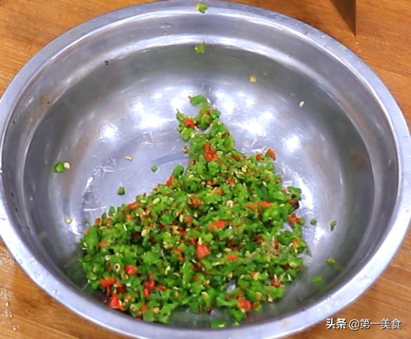 吃一口就能征服你的香麻鸡！唇舌跳动不停，秘诀全在料汁里