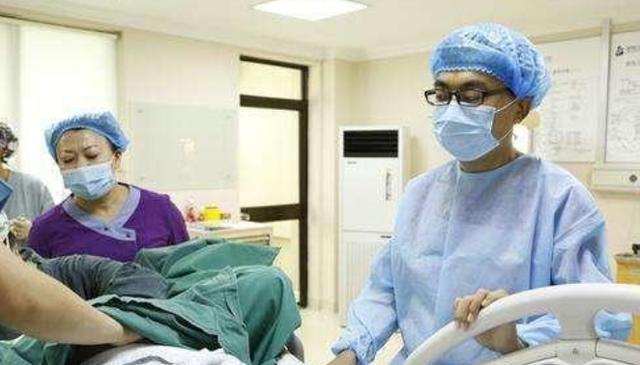 超级宝妈▲＂生个小孩，丢了20年的尊严，＂90后产妇哭诉：脱裤子只是开始