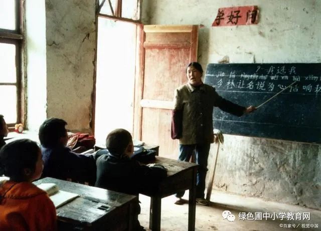 「夕阳下的彩虹」“教师送外卖，值得点赞，去补课就是有违师德”，你赞同吗？