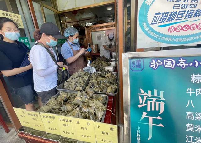 粽子|宫保鸡丁粽子半天卖光！臭豆腐、小龙虾……新口味粽子你尝吗