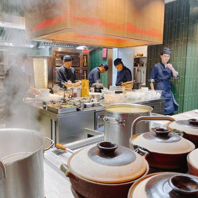 豆花|豆花煮江团、敲糖口水鸡…杭州这家连锁川菜升级了！“黑金店”坐落来福士，向小时新闻用户发出试菜邀请