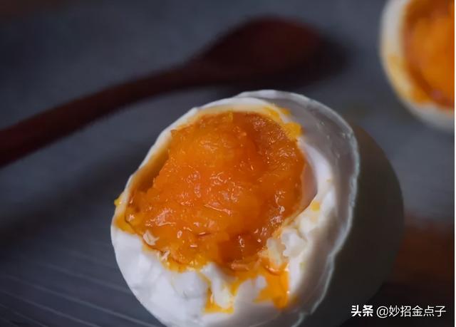 咸蛋这样子腌制，个个流油起砂，只需要注意4点关键步骤，超实用
