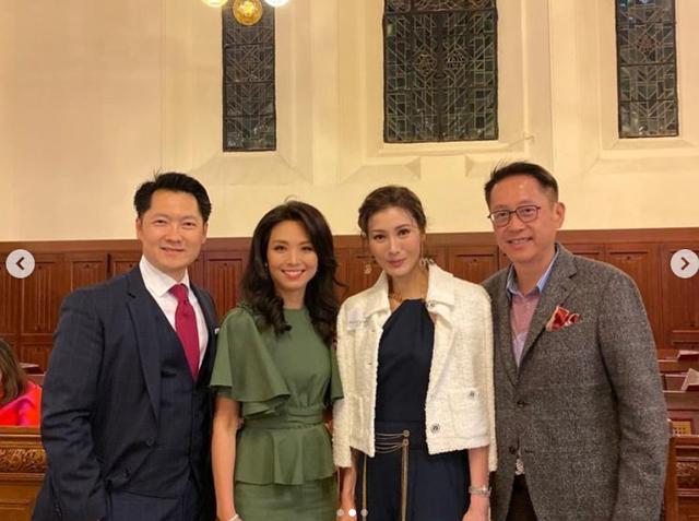 老猫念诗|许晋亨获9岁儿子献吻,50岁李嘉欣在旁手拿香槟如人生赢家