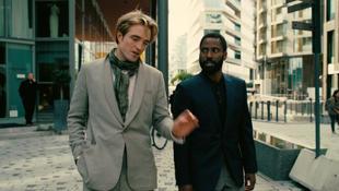 蠢萌小萝莉|诺兰导演《信条》曝光新剧照和片场照 三大主演登上《娱乐周刊》封面