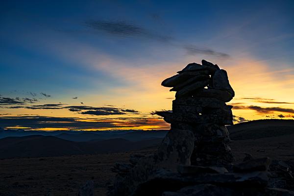 #旅行百事通#夕阳映照下的贡嘎山,让人在净化之中升华灵魂