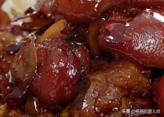 香煎馒头搭配酱香猪脚，孩子爱吃的居家美食，软烂鲜香，美味解馋
