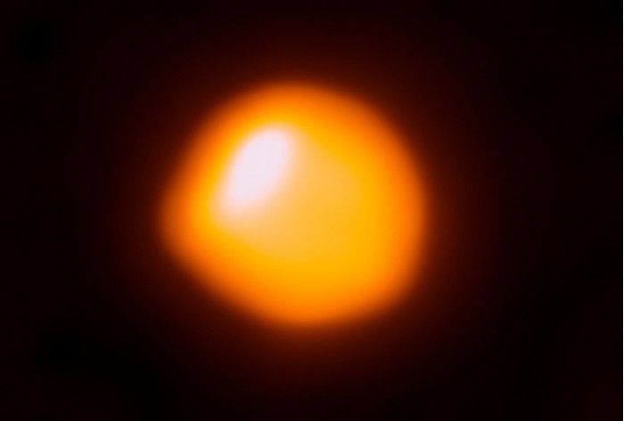 【太平洋电脑网】地球附近一颗红超巨星出现怪象 会发生超新星爆发？