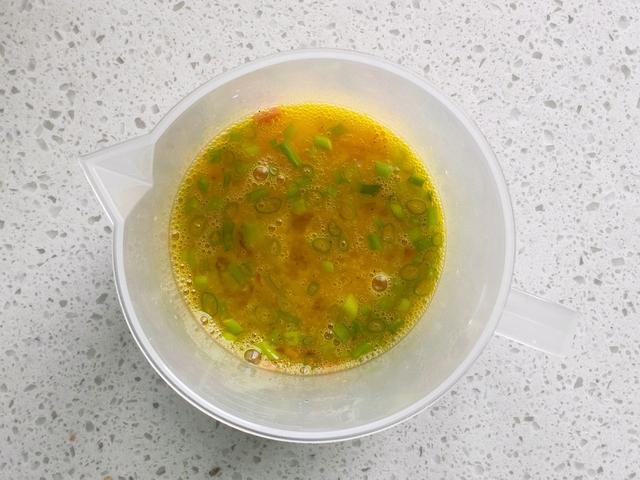 奶香鸡蛋饼，不加一滴水，面饼松软口味香甜，简简单单营养早餐