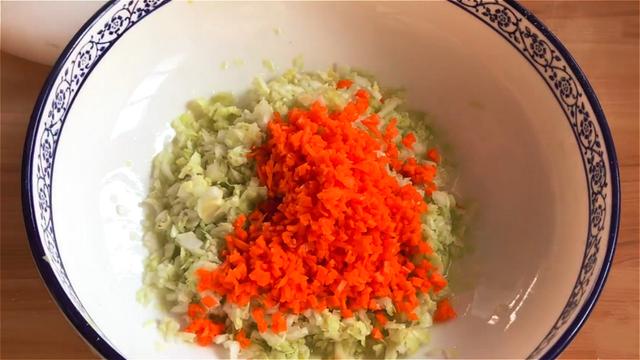 家常蔬菜早餐饼做法，柔软不发硬，营养丰富，老人孩子都爱吃