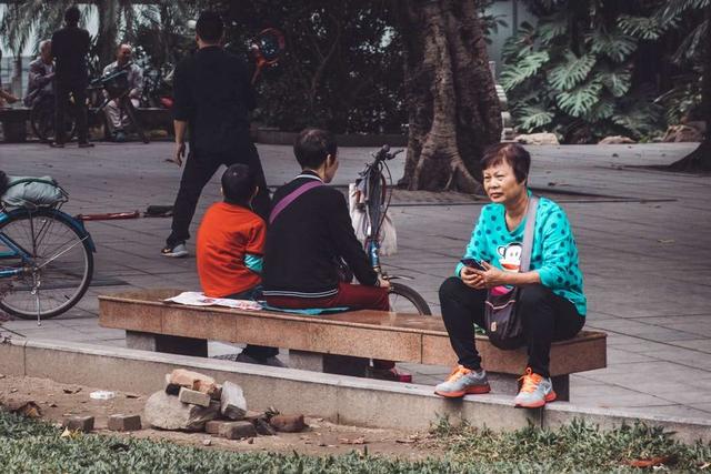 想让婆婆帮忙带孩子，又怕同住矛盾，宝妈想出好办法后，却遭吐槽