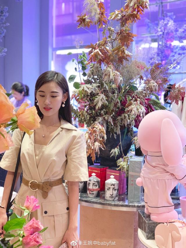 吃橘子的丸子|她曾暗讽28岁的黄圣依人老珠黄,因长相被杨子力捧,现在混成18线