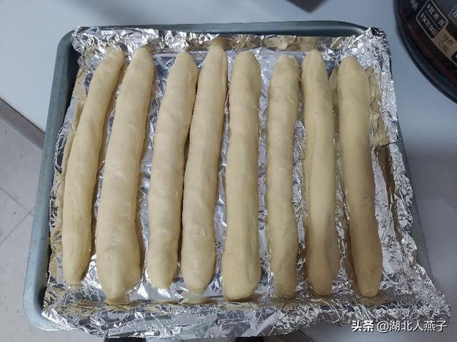 不用揉面，不用厨师机，面团自己变成手套膜，只需多这一步就行？