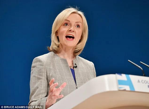 对此,英国外交大臣利兹·特拉斯(liz truss)回应称:"我们将召见法国