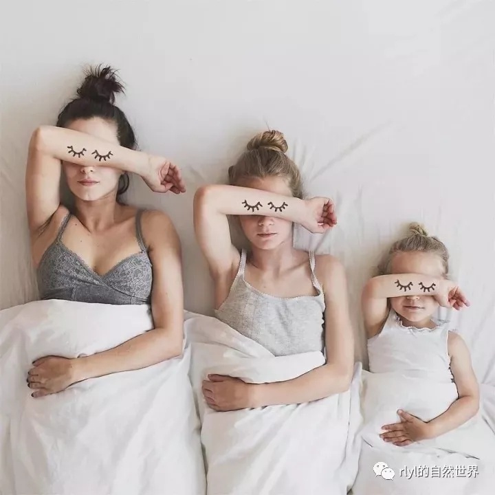 「细雨微凉」母女三人凭借一组照片爆红ins，网友直呼：又来骗我们生女儿。