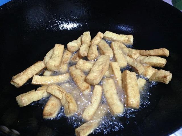 豆腐做出新花样，简单易学，外脆里软，口感丰富