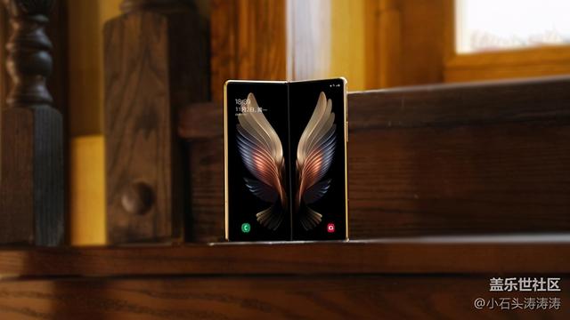 棱角分明 鎏光变换 三星W21 5G快速上手体验